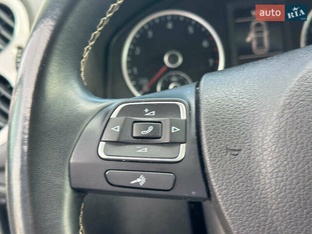 Білий Фольксваген Тігуан, об'ємом двигуна 2 л та пробігом 152 тис. км за 12300 $, фото 17 на Automoto.ua