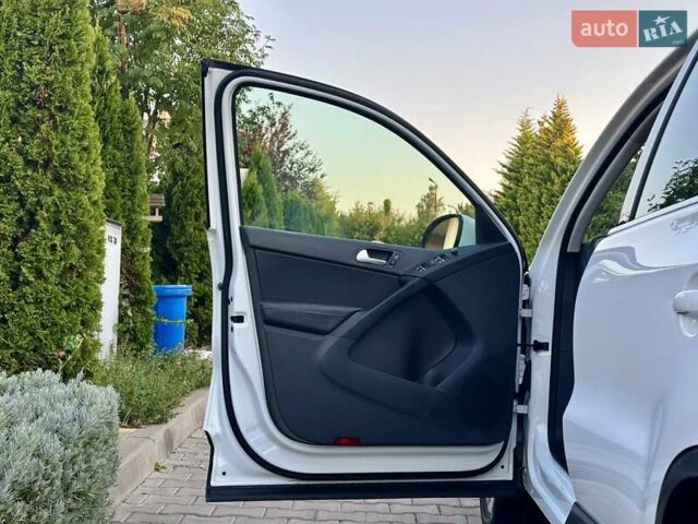 Білий Фольксваген Тігуан, об'ємом двигуна 1.98 л та пробігом 150 тис. км за 13999 $, фото 43 на Automoto.ua