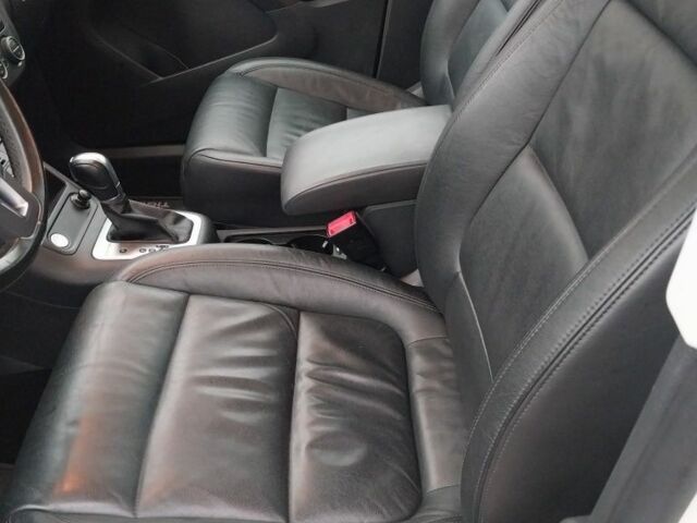 Белый Фольксваген Тигуан, объемом двигателя 2 л и пробегом 138 тыс. км за 12700 $, фото 11 на Automoto.ua