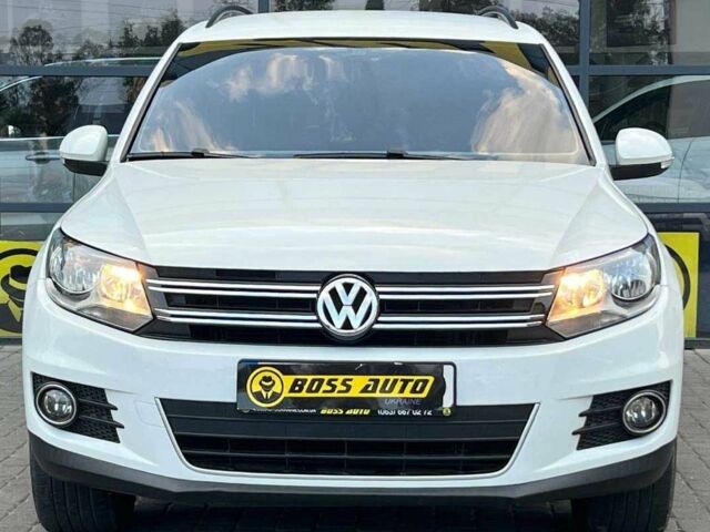 Белый Фольксваген Тигуан, объемом двигателя 2 л и пробегом 150 тыс. км за 14900 $, фото 1 на Automoto.ua