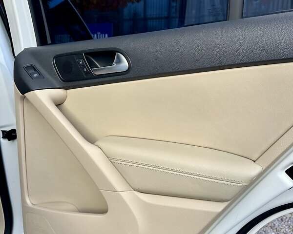 Белый Фольксваген Тигуан, объемом двигателя 2 л и пробегом 144 тыс. км за 14550 $, фото 29 на Automoto.ua