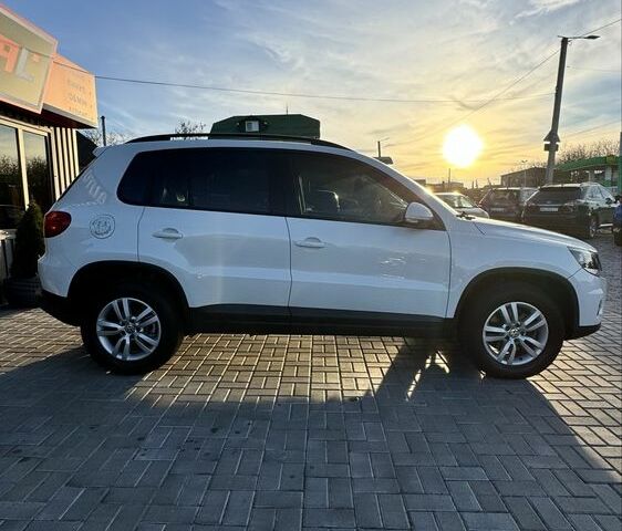 Белый Фольксваген Тигуан, объемом двигателя 2 л и пробегом 132 тыс. км за 13900 $, фото 2 на Automoto.ua