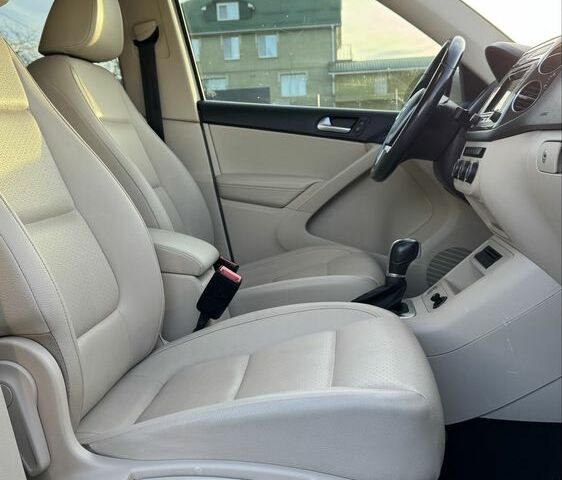 Белый Фольксваген Тигуан, объемом двигателя 2 л и пробегом 132 тыс. км за 13900 $, фото 19 на Automoto.ua