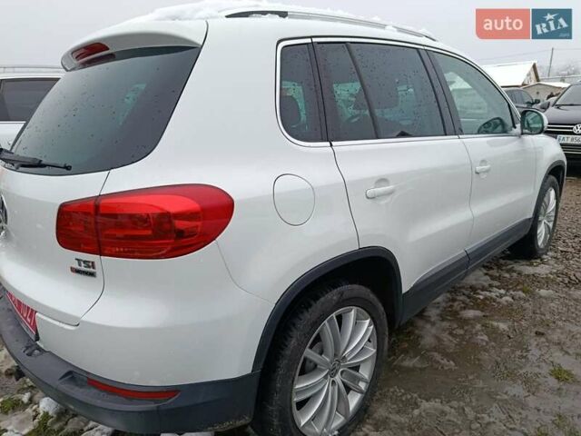 Білий Фольксваген Тігуан, об'ємом двигуна 2 л та пробігом 170 тис. км за 14100 $, фото 3 на Automoto.ua