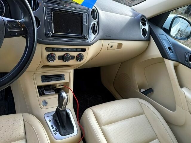 Белый Фольксваген Тигуан, объемом двигателя 2 л и пробегом 104 тыс. км за 14700 $, фото 3 на Automoto.ua