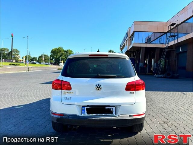 Белый Фольксваген Тигуан, объемом двигателя 2 л и пробегом 150 тыс. км за 12500 $, фото 4 на Automoto.ua