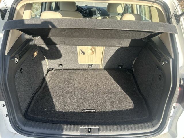 Белый Фольксваген Тигуан, объемом двигателя 2 л и пробегом 170 тыс. км за 12500 $, фото 5 на Automoto.ua