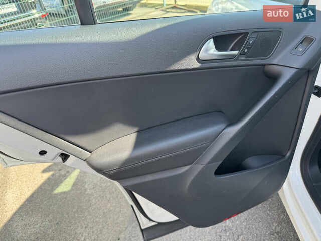 Белый Фольксваген Тигуан, объемом двигателя 1.98 л и пробегом 105 тыс. км за 14490 $, фото 25 на Automoto.ua