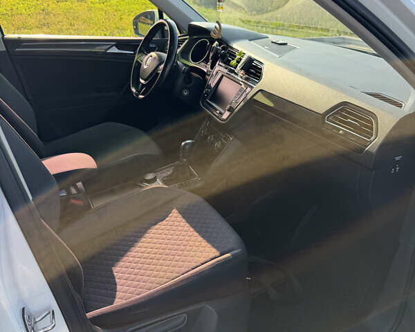 Белый Фольксваген Тигуан, объемом двигателя 1.97 л и пробегом 129 тыс. км за 26500 $, фото 15 на Automoto.ua