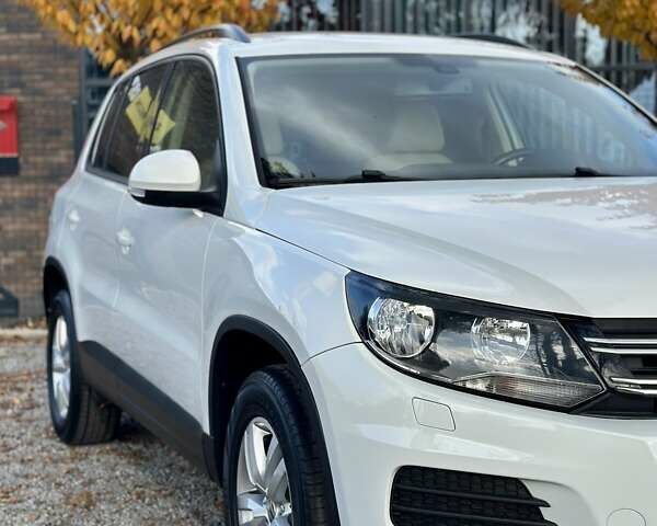 Белый Фольксваген Тигуан, объемом двигателя 2 л и пробегом 144 тыс. км за 14550 $, фото 2 на Automoto.ua