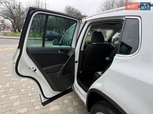 Білий Фольксваген Тігуан, об'ємом двигуна 1.98 л та пробігом 150 тис. км за 13900 $, фото 61 на Automoto.ua