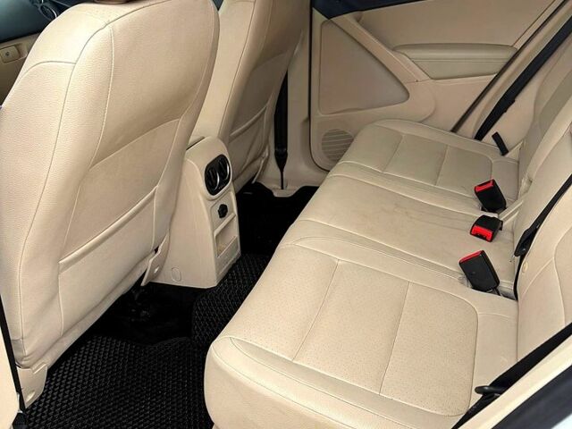 Белый Фольксваген Тигуан, объемом двигателя 2 л и пробегом 130 тыс. км за 12700 $, фото 10 на Automoto.ua