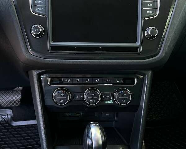 Білий Фольксваген Тігуан, об'ємом двигуна 2 л та пробігом 270 тис. км за 23000 $, фото 28 на Automoto.ua