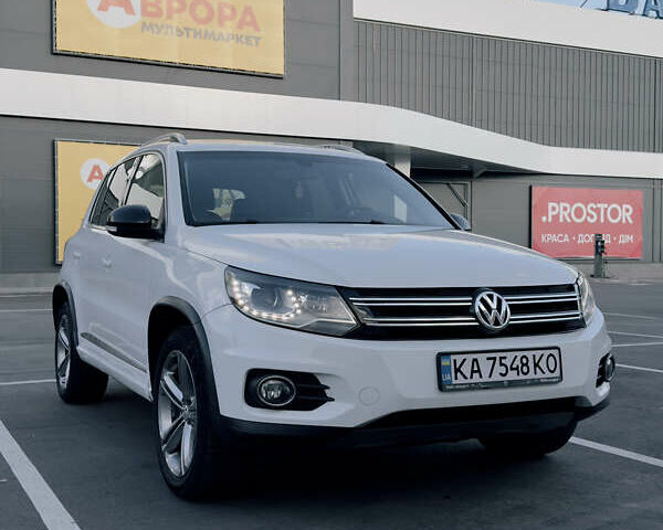 Білий Фольксваген Тігуан, об'ємом двигуна 2 л та пробігом 68 тис. км за 16500 $, фото 2 на Automoto.ua
