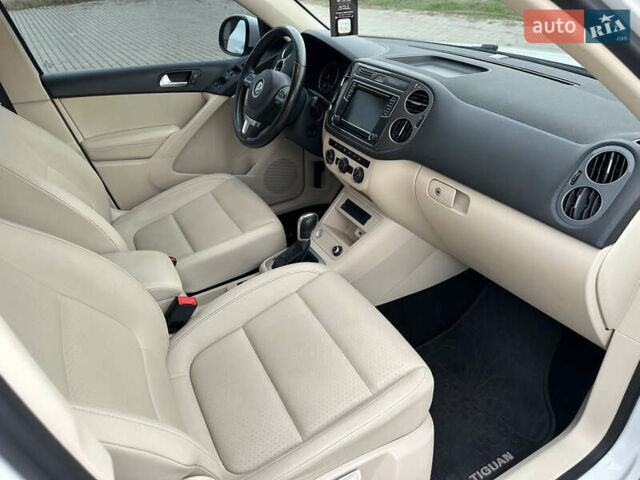 Білий Фольксваген Тігуан, об'ємом двигуна 1.98 л та пробігом 137 тис. км за 13999 $, фото 18 на Automoto.ua