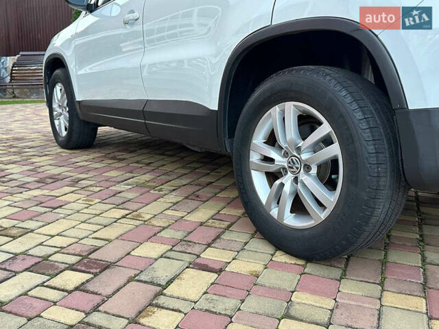 Белый Фольксваген Тигуан, объемом двигателя 2 л и пробегом 208 тыс. км за 13700 $, фото 5 на Automoto.ua