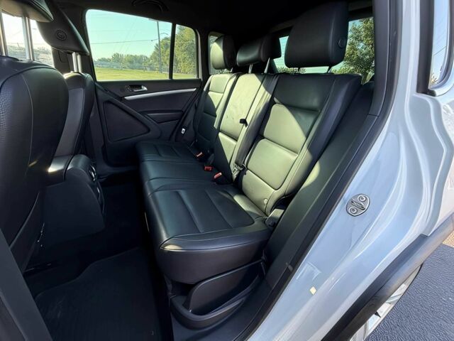 Белый Фольксваген Тигуан, объемом двигателя 2 л и пробегом 72 тыс. км за 5000 $, фото 13 на Automoto.ua