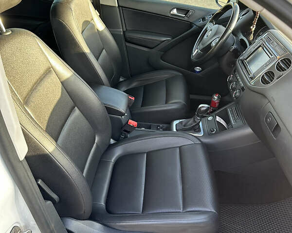 Білий Фольксваген Тігуан, об'ємом двигуна 1.98 л та пробігом 140 тис. км за 14000 $, фото 12 на Automoto.ua