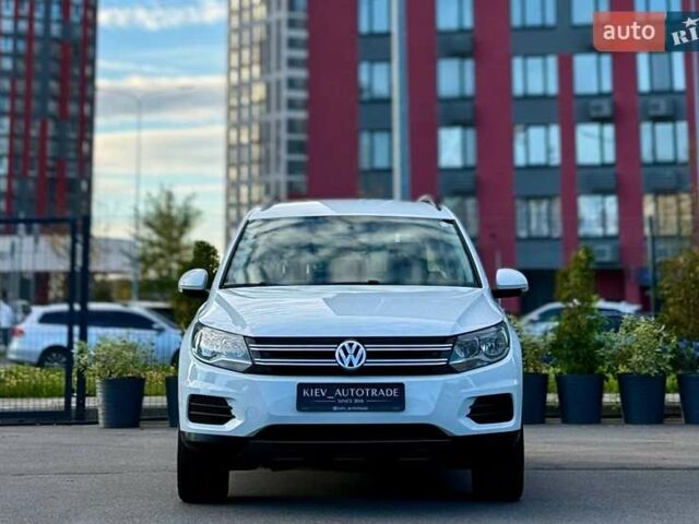Білий Фольксваген Тігуан, об'ємом двигуна 2 л та пробігом 137 тис. км за 13800 $, фото 3 на Automoto.ua