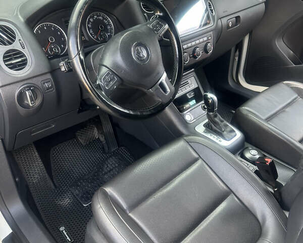 Білий Фольксваген Тігуан, об'ємом двигуна 1.98 л та пробігом 156 тис. км за 14000 $, фото 2 на Automoto.ua