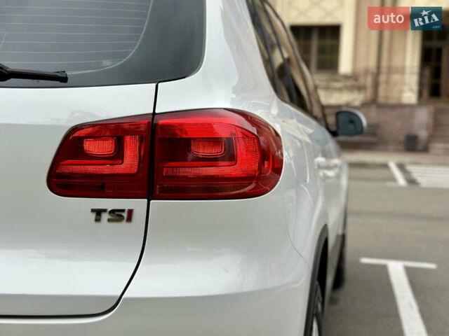 Белый Фольксваген Тигуан, объемом двигателя 2 л и пробегом 228 тыс. км за 12999 $, фото 15 на Automoto.ua