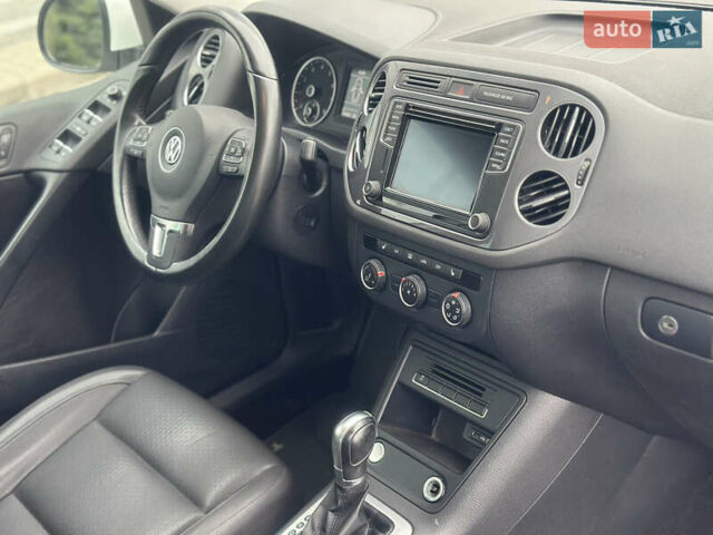 Білий Фольксваген Тігуан, об'ємом двигуна 2 л та пробігом 213 тис. км за 14750 $, фото 18 на Automoto.ua