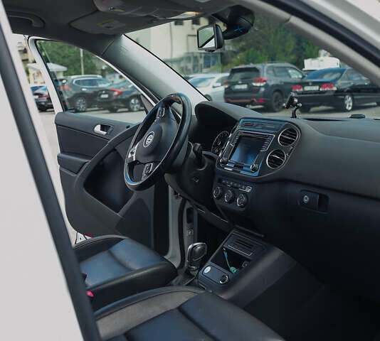 Білий Фольксваген Тігуан, об'ємом двигуна 1.98 л та пробігом 105 тис. км за 12800 $, фото 11 на Automoto.ua