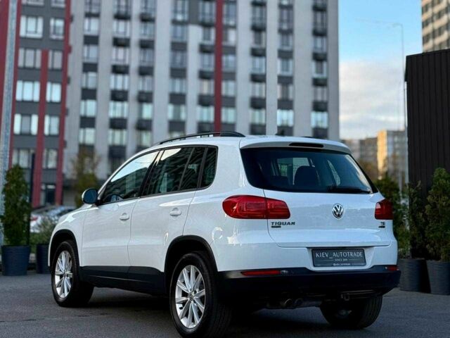 Білий Фольксваген Тігуан, об'ємом двигуна 2 л та пробігом 137 тис. км за 13800 $, фото 7 на Automoto.ua