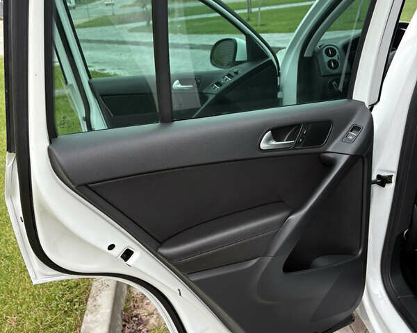 Белый Фольксваген Тигуан, объемом двигателя 2 л и пробегом 126 тыс. км за 14499 $, фото 27 на Automoto.ua