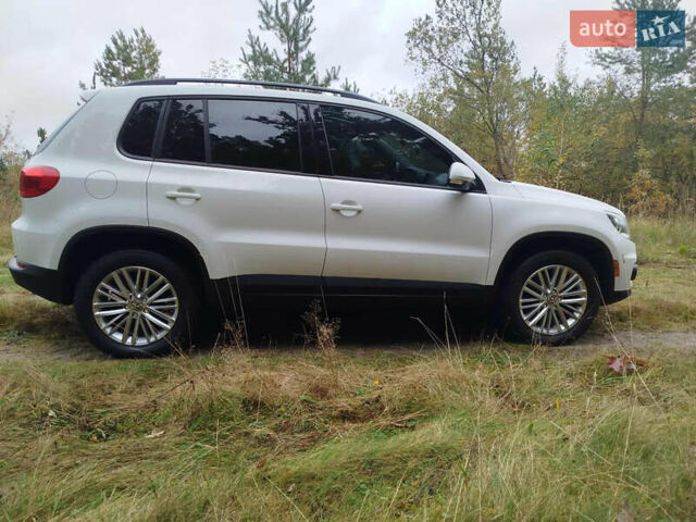 Білий Фольксваген Тігуан, об'ємом двигуна 2 л та пробігом 140 тис. км за 12300 $, фото 3 на Automoto.ua