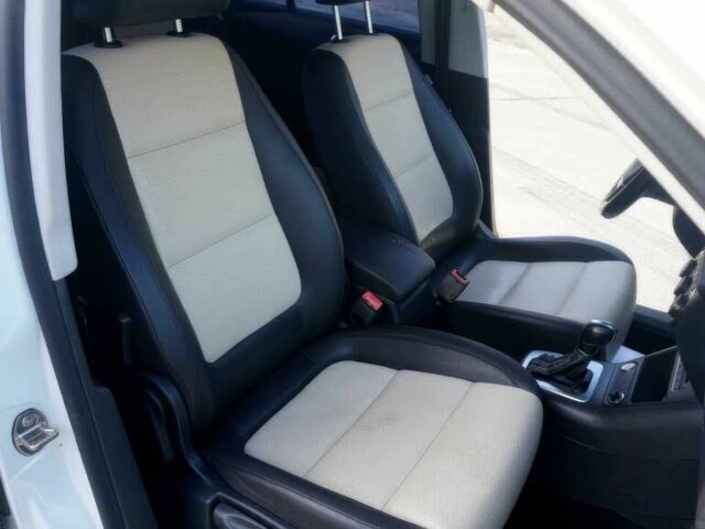 Белый Фольксваген Тигуан, объемом двигателя 2 л и пробегом 70 тыс. км за 8400 $, фото 9 на Automoto.ua