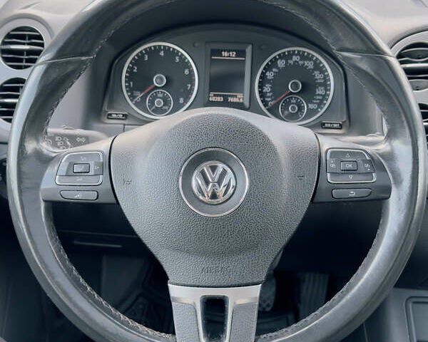 Білий Фольксваген Тігуан, об'ємом двигуна 2 л та пробігом 68 тис. км за 16500 $, фото 17 на Automoto.ua