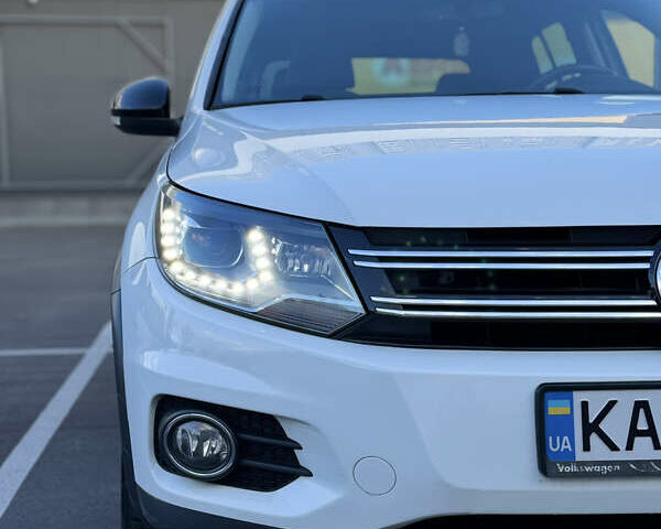 Білий Фольксваген Тігуан, об'ємом двигуна 2 л та пробігом 68 тис. км за 16500 $, фото 3 на Automoto.ua