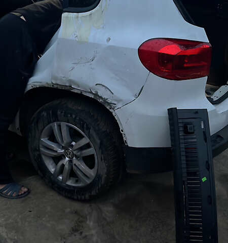 Белый Фольксваген Тигуан, объемом двигателя 2 л и пробегом 115 тыс. км за 12900 $, фото 5 на Automoto.ua