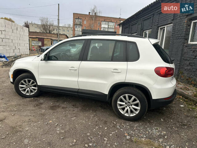 Білий Фольксваген Тігуан, об'ємом двигуна 2 л та пробігом 191 тис. км за 13500 $, фото 16 на Automoto.ua