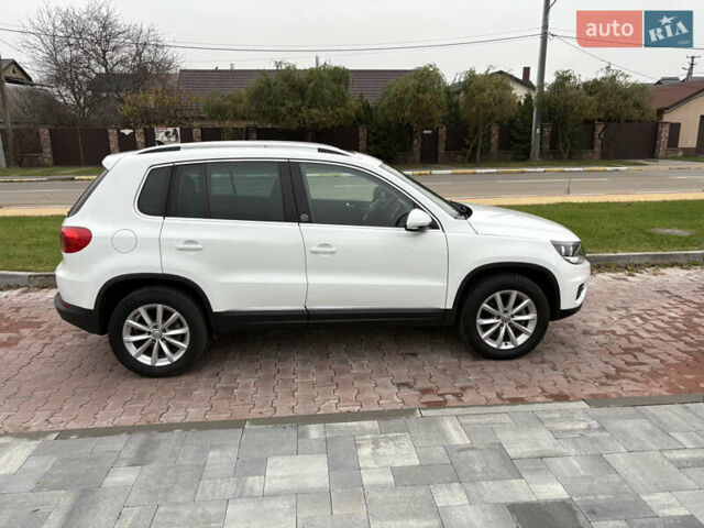 Белый Фольксваген Тигуан, объемом двигателя 2 л и пробегом 126 тыс. км за 14499 $, фото 4 на Automoto.ua