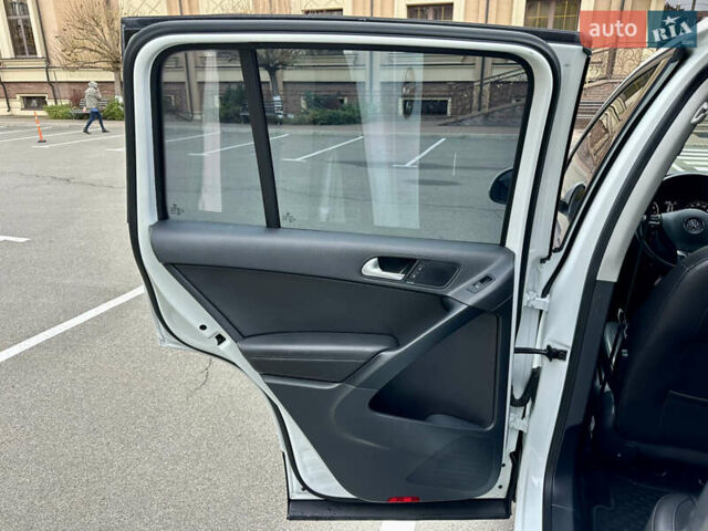 Белый Фольксваген Тигуан, объемом двигателя 2 л и пробегом 228 тыс. км за 12999 $, фото 39 на Automoto.ua