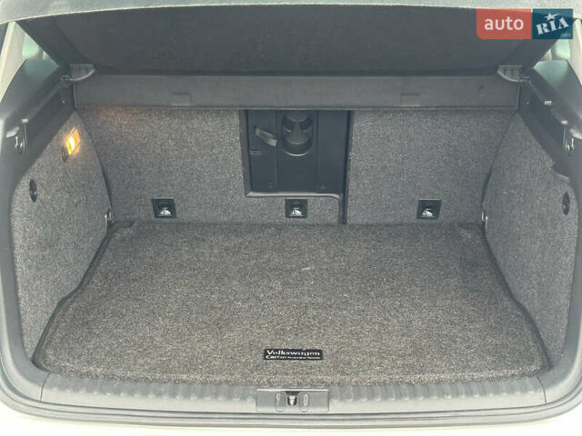 Білий Фольксваген Тігуан, об'ємом двигуна 2 л та пробігом 213 тис. км за 14750 $, фото 23 на Automoto.ua