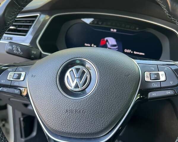 Білий Фольксваген Тігуан, об'ємом двигуна 2 л та пробігом 270 тис. км за 23000 $, фото 27 на Automoto.ua