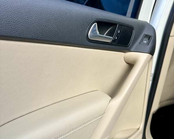 Белый Фольксваген Тигуан, объемом двигателя 2 л и пробегом 144 тыс. км за 14550 $, фото 32 на Automoto.ua