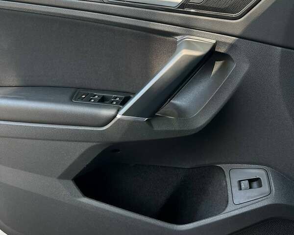 Білий Фольксваген Тігуан, об'ємом двигуна 2 л та пробігом 270 тис. км за 23000 $, фото 33 на Automoto.ua