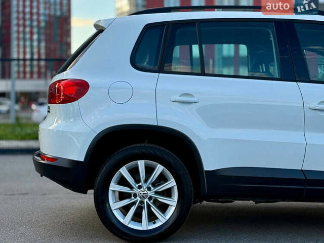 Білий Фольксваген Тігуан, об'ємом двигуна 2 л та пробігом 137 тис. км за 13800 $, фото 10 на Automoto.ua