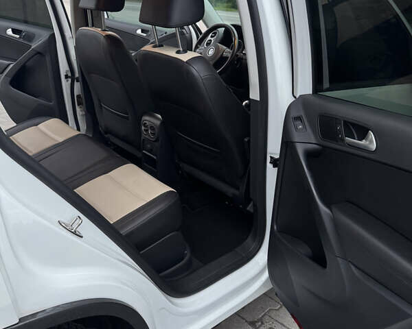 Білий Фольксваген Тігуан, об'ємом двигуна 1.98 л та пробігом 90 тис. км за 16500 $, фото 18 на Automoto.ua