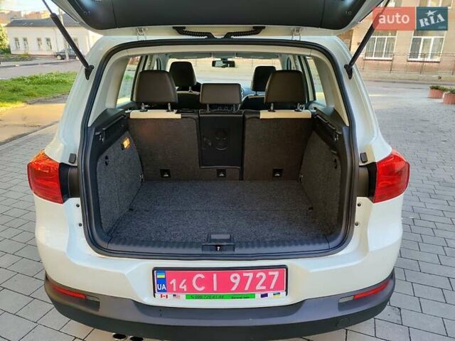 Белый Фольксваген Тигуан, объемом двигателя 2 л и пробегом 216 тыс. км за 11700 $, фото 18 на Automoto.ua