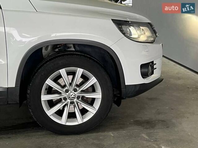 Білий Фольксваген Тігуан, об'ємом двигуна 2 л та пробігом 52 тис. км за 15700 $, фото 6 на Automoto.ua