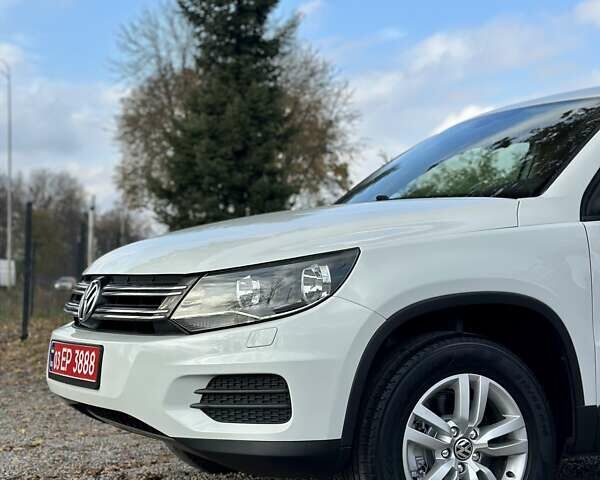 Белый Фольксваген Тигуан, объемом двигателя 2 л и пробегом 144 тыс. км за 14550 $, фото 7 на Automoto.ua
