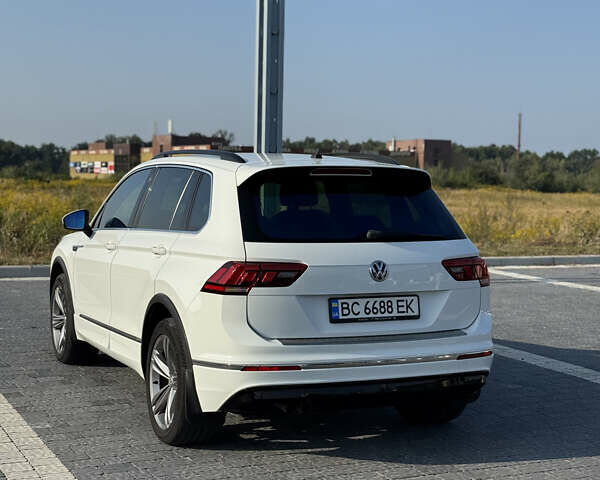 Белый Фольксваген Тигуан, объемом двигателя 1.97 л и пробегом 129 тыс. км за 26500 $, фото 2 на Automoto.ua