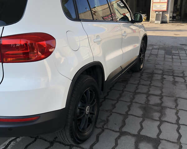 Белый Фольксваген Тигуан, объемом двигателя 1.98 л и пробегом 165 тыс. км за 10900 $, фото 8 на Automoto.ua