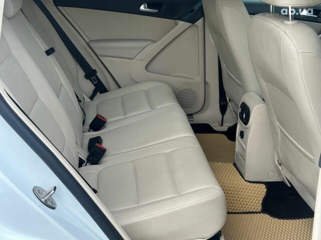 Білий Фольксваген Тігуан, об'ємом двигуна 2 л та пробігом 156 тис. км за 14990 $, фото 15 на Automoto.ua