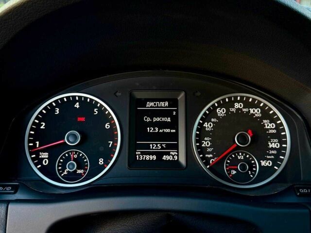 Білий Фольксваген Тігуан, об'ємом двигуна 2 л та пробігом 137 тис. км за 13800 $, фото 12 на Automoto.ua